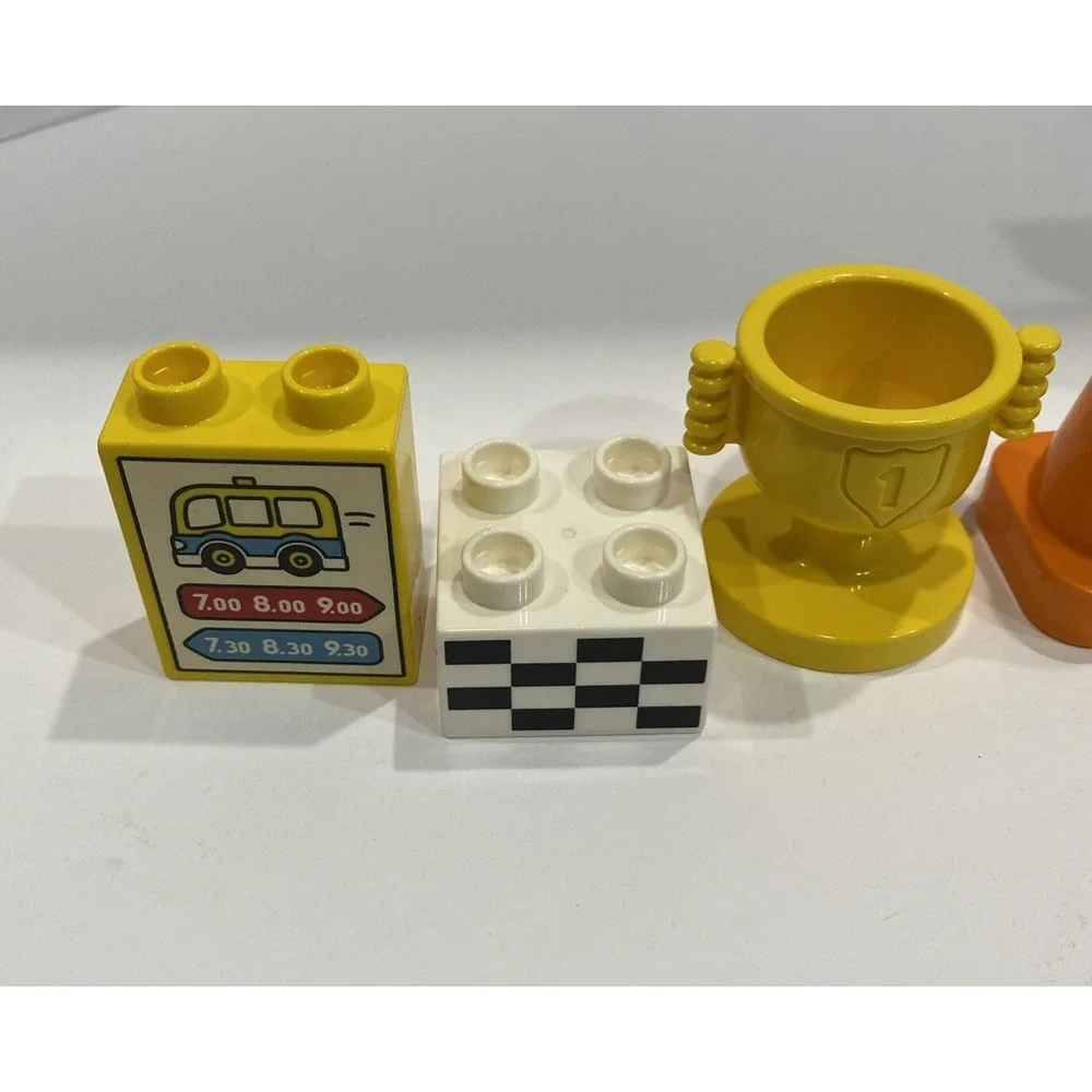 Lego DuPro's town "Race car" 10589 Racer Mechanic Trophy Engine Stoplights More - Picture 3 of 7